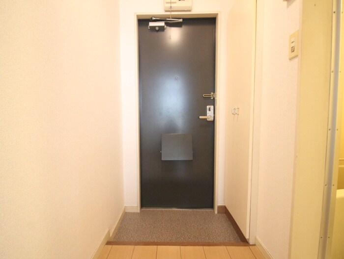 物件内観写真10　(玄関)