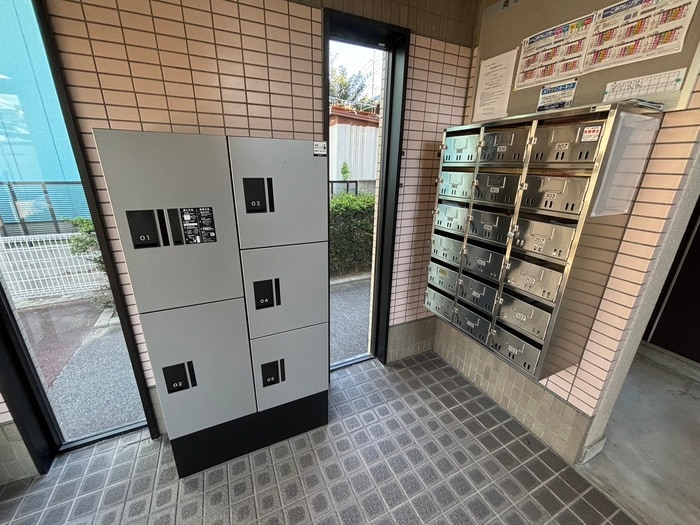 物件外観写真6　(エントランス部分)