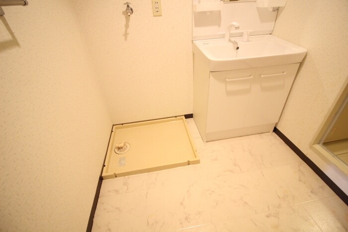 物件内観写真11　(洗濯機置場)