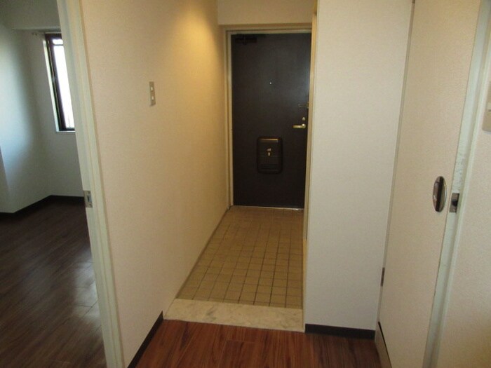 物件内観写真11　(玄関)