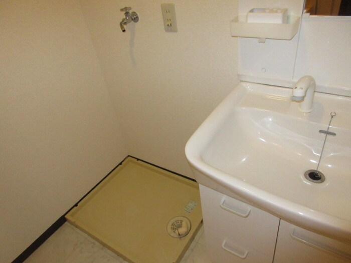 物件内観写真18　(洗濯機置場)