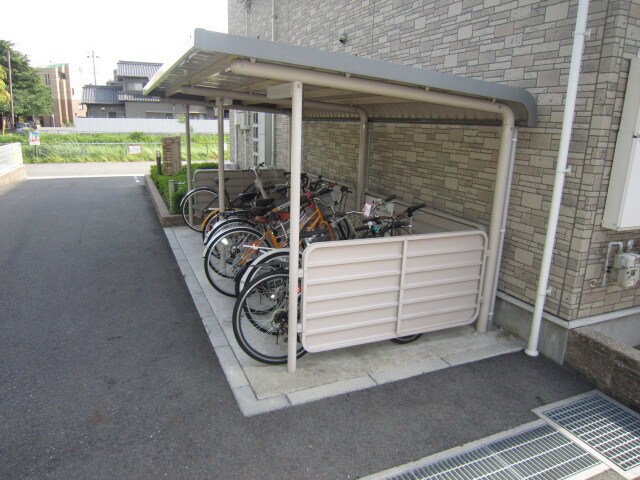 物件外観写真5　(駐輪場)