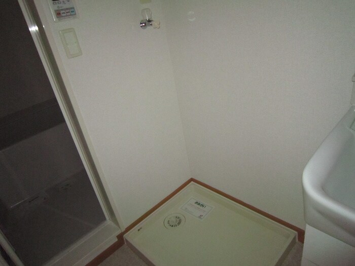 物件内観写真11　(洗濯機置場)