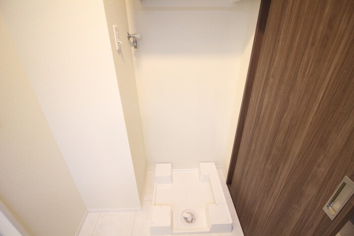 物件内観写真6　(洗濯機置場)