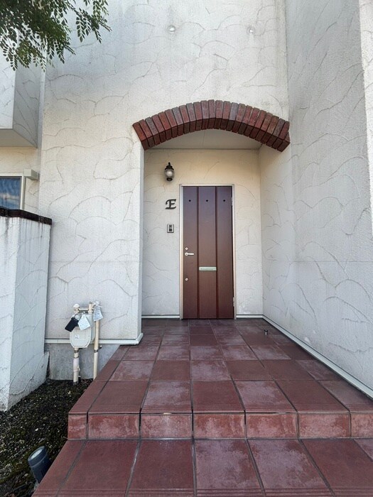 物件外観写真4　(エントランス部分)