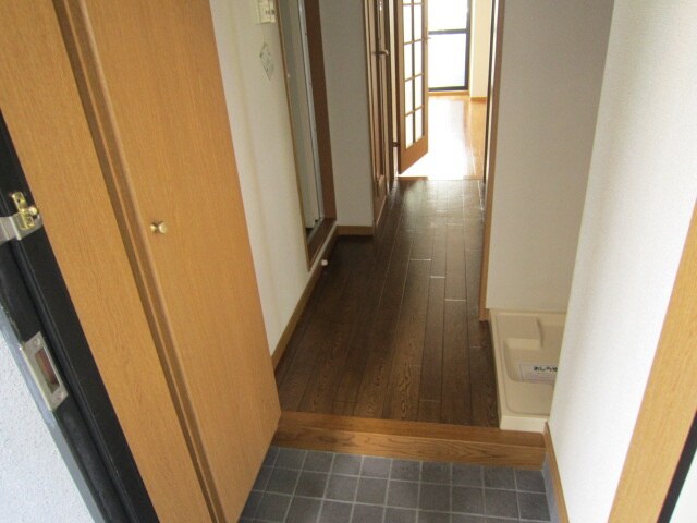 物件内観写真11　(玄関)
