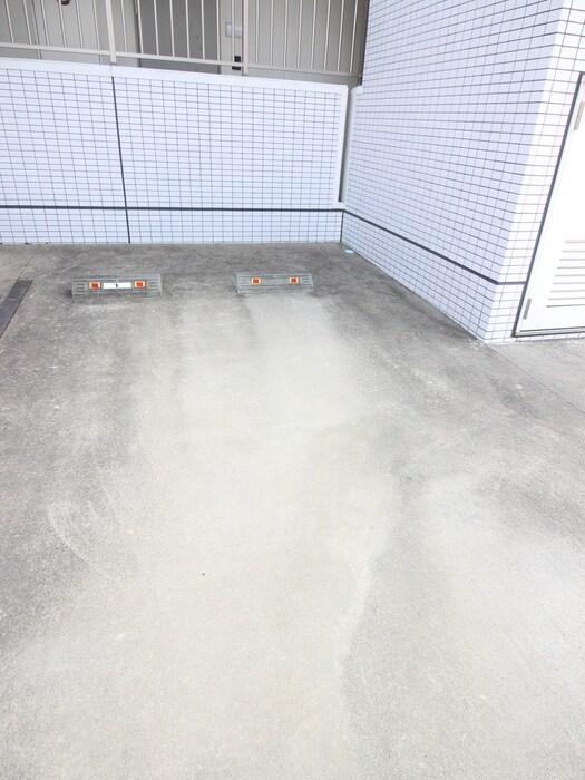 物件外観写真4　(駐車場)