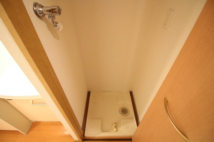 物件内観写真12　(洗濯機置場)