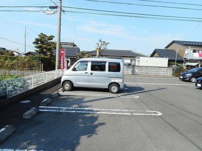 物件外観写真5　(駐車場)