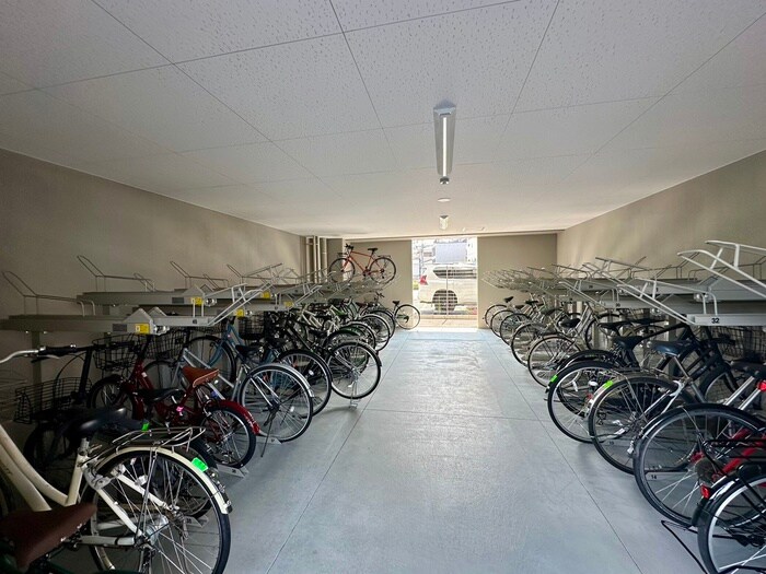 物件外観写真3　(駐輪場)
