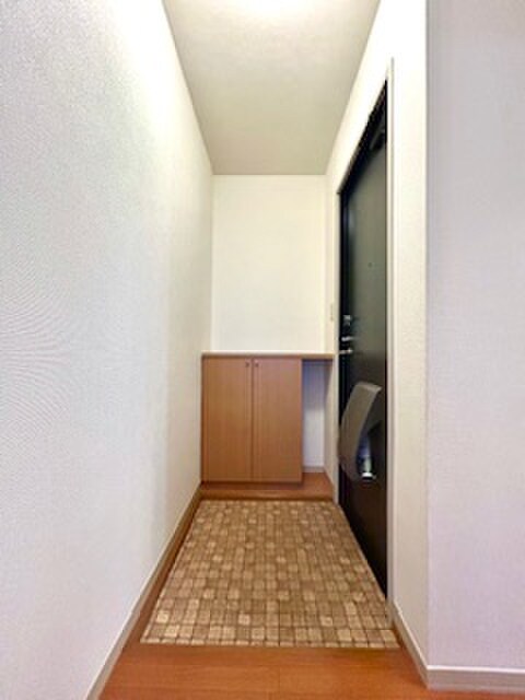 物件内観写真16　(玄関)