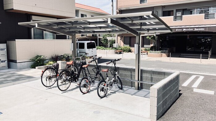 物件外観写真3　(駐輪場)