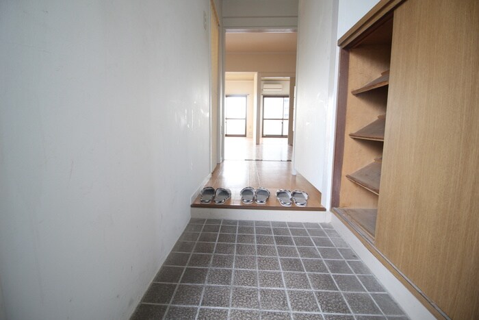 物件内観写真13　(玄関)