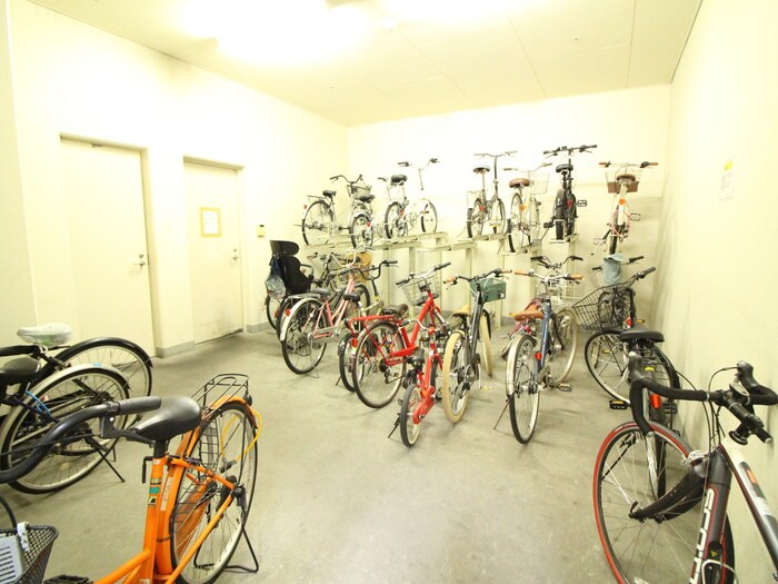 物件外観写真6　(駐輪場)