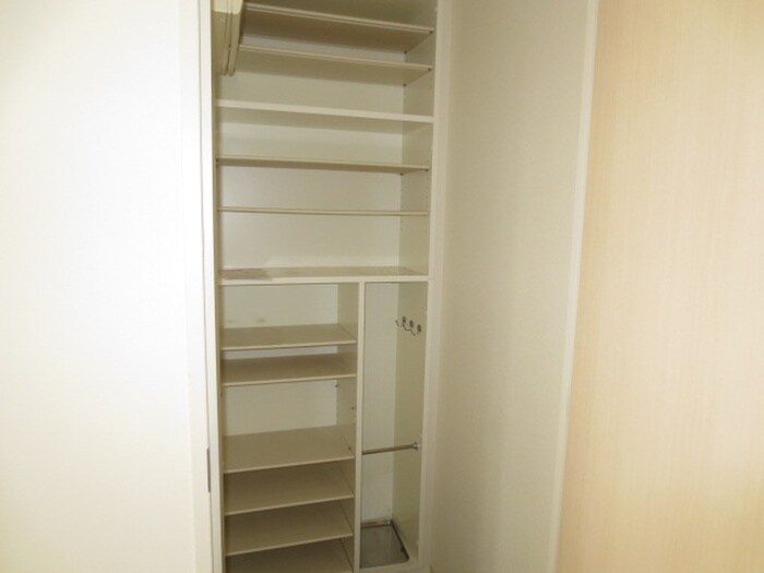 物件内観写真13　(靴箱)