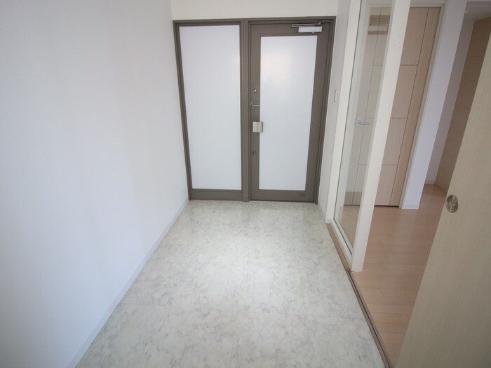 物件内観写真17　(玄関)