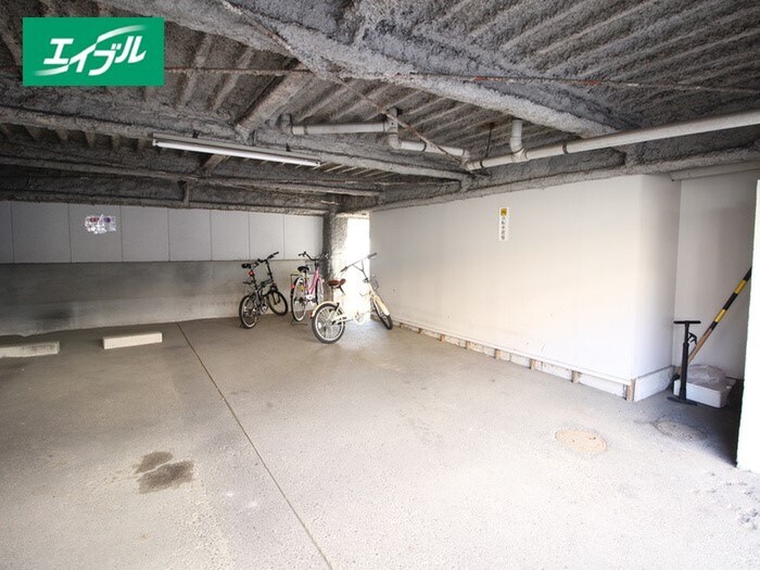 物件外観写真2　(駐輪場)