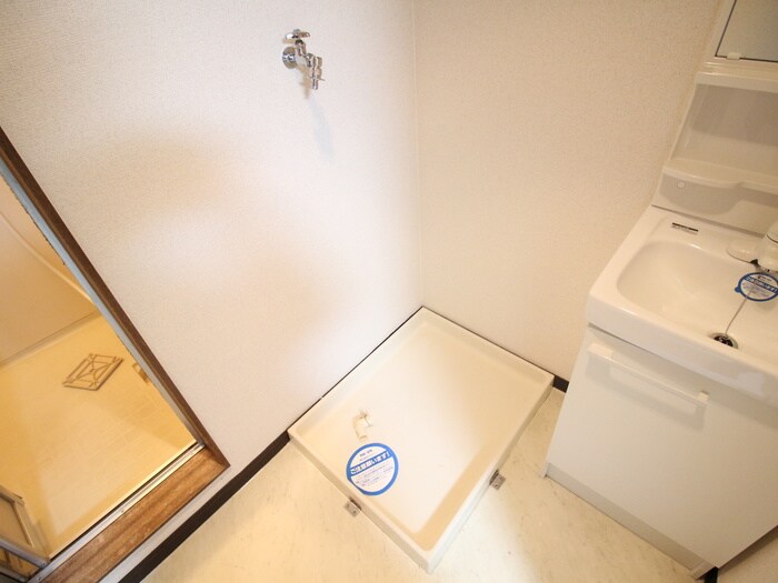 物件内観写真12　(洗濯機置場)