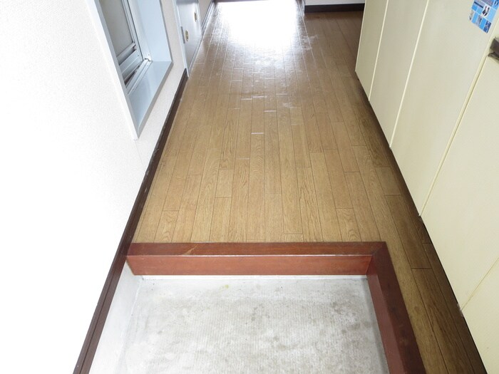 物件内観写真13　(玄関)