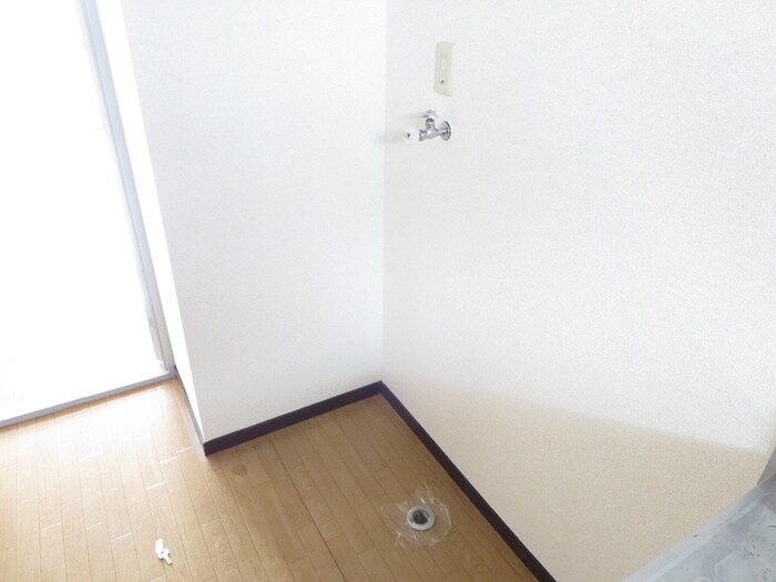 物件内観写真16　(洗濯機置場)