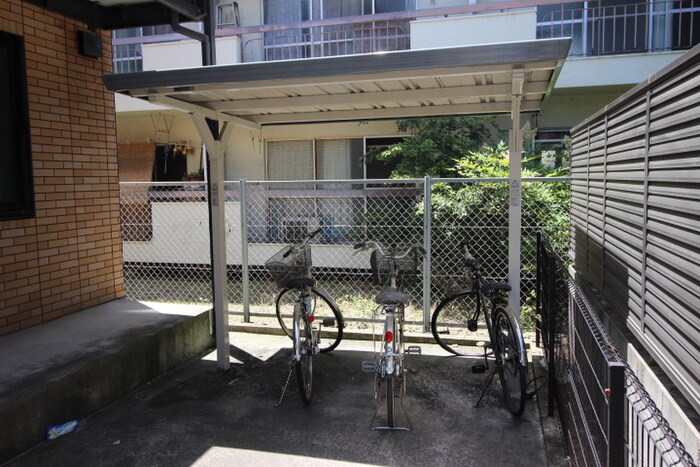 物件外観写真3　(駐輪場)