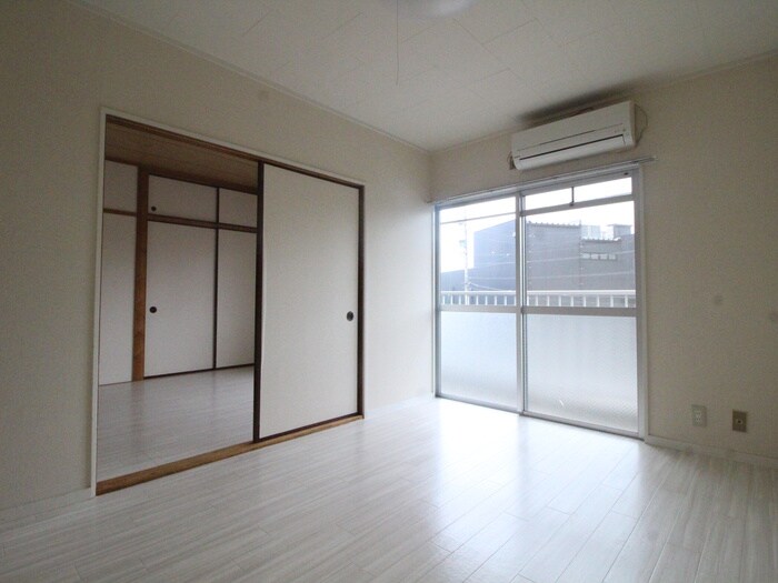 物件内観写真9　(居室)