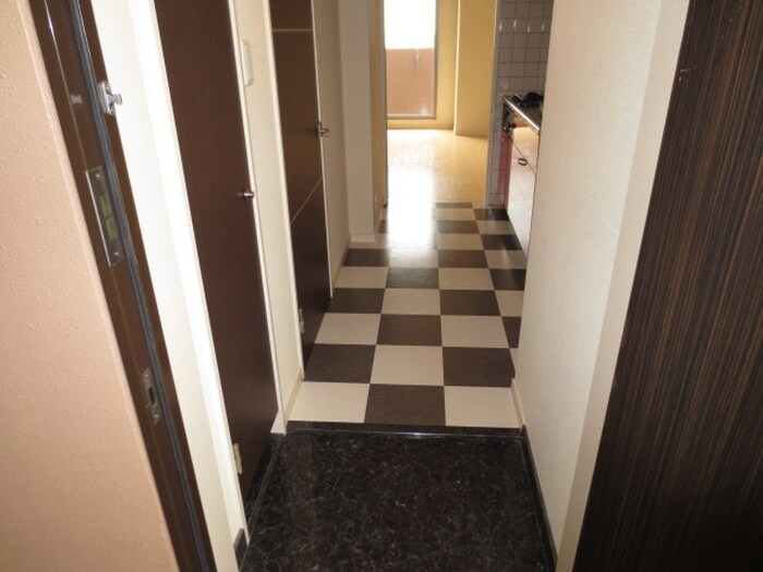 物件内観写真8　(玄関)