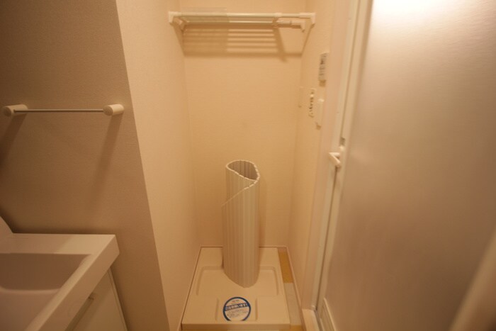 物件内観写真9　(洗濯機置場)