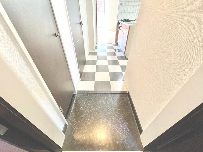 物件内観写真16　(玄関)