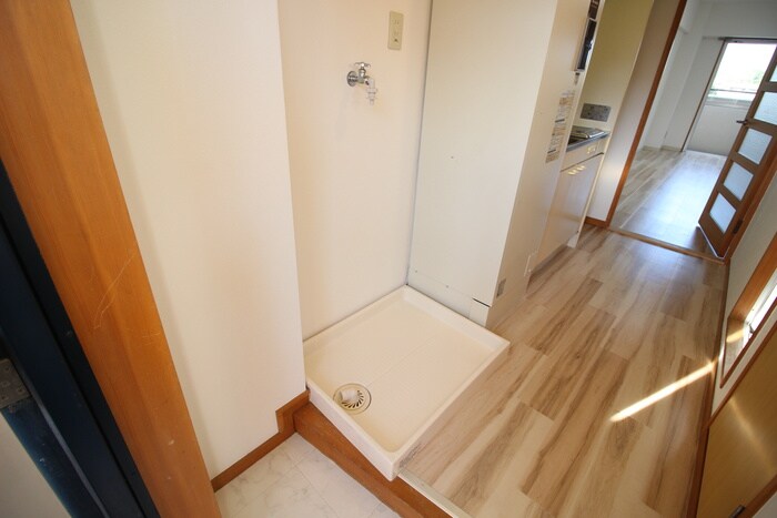 物件内観写真13　(洗濯機置場)