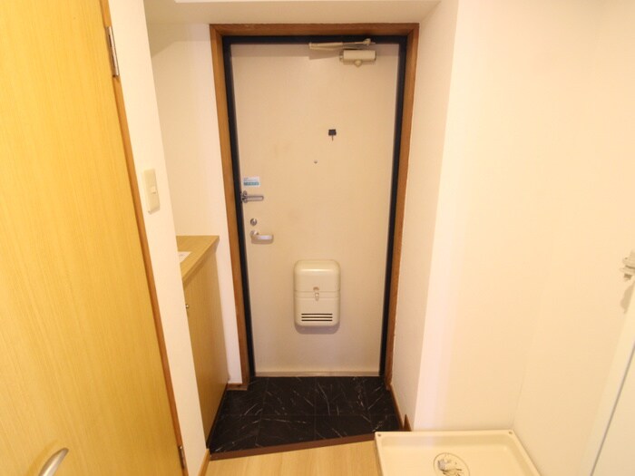 物件内観写真16　(玄関)