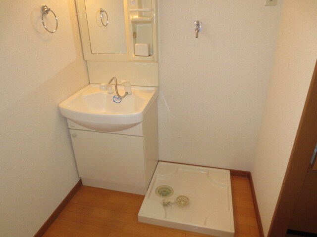 物件内観写真9　(洗濯機置場)