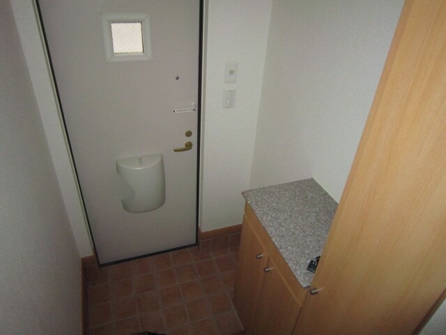 物件内観写真9　(玄関)