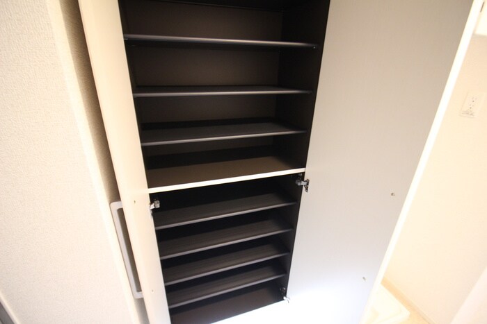 物件内観写真8　(靴箱)