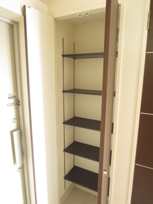物件内観写真16　(玄関)