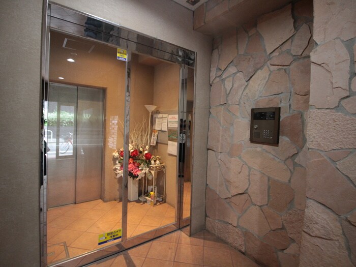 物件外観写真4　(エントランス部分)