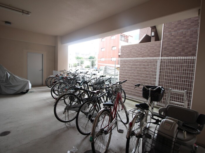 物件外観写真5　(駐輪場)