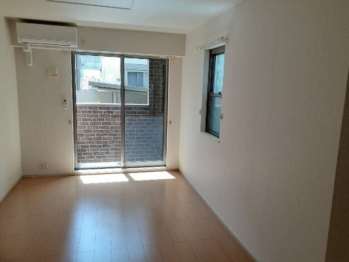 物件内観写真3　(居室)