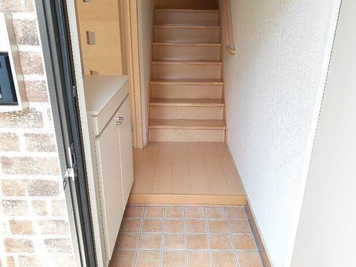 物件内観写真10　(玄関)