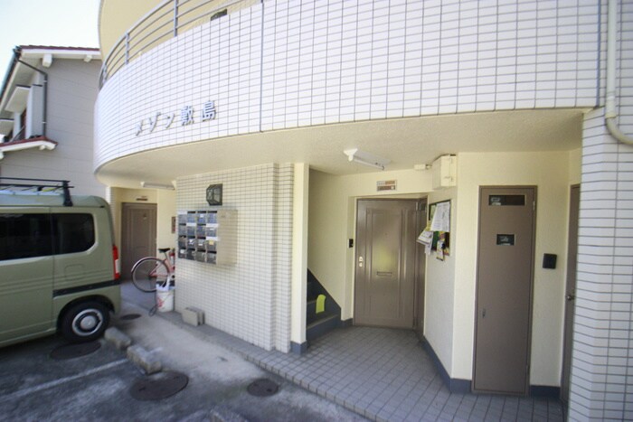 物件外観写真3　(エントランス部分)