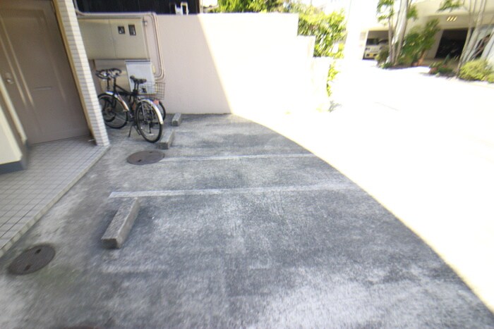 物件外観写真4　(駐車場)
