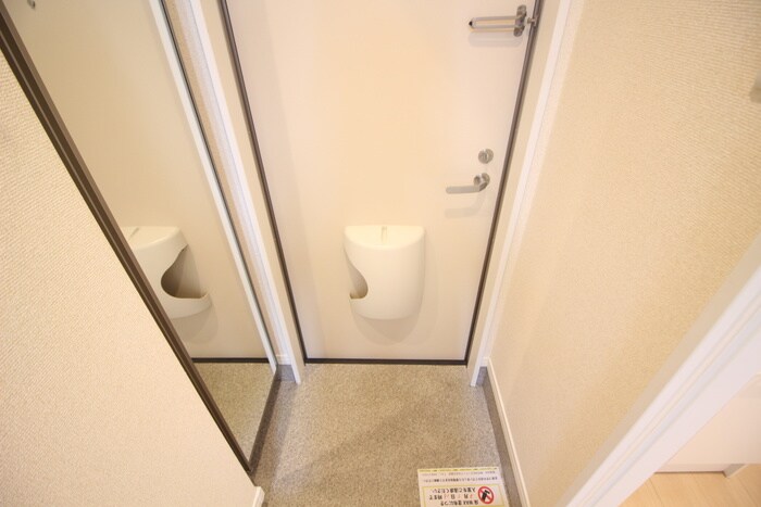 物件内観写真5　(玄関)