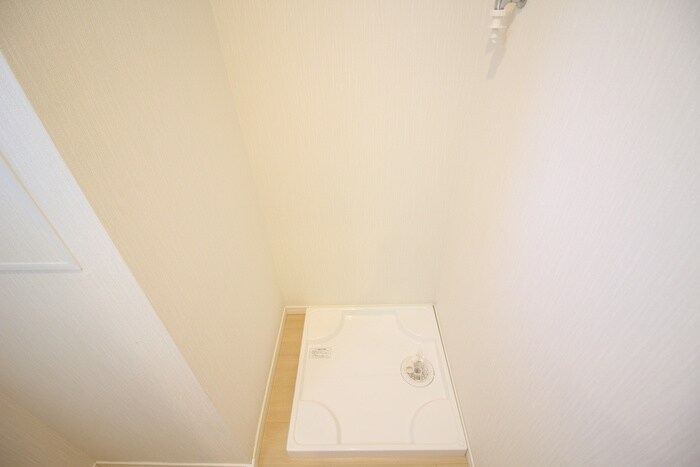 物件内観写真8　(洗濯機置場)