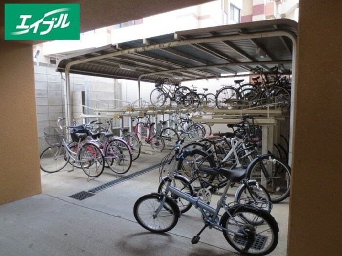 物件外観写真3　(駐輪場)