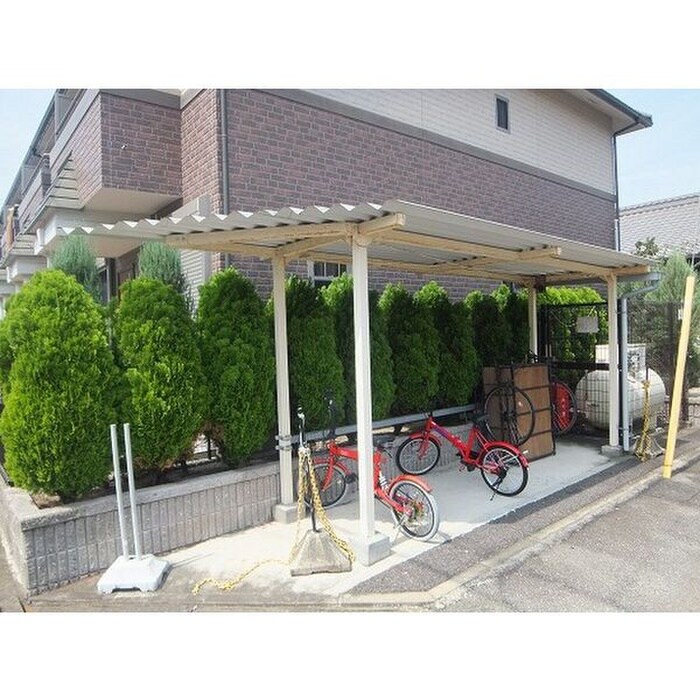 物件外観写真2　(駐輪場)