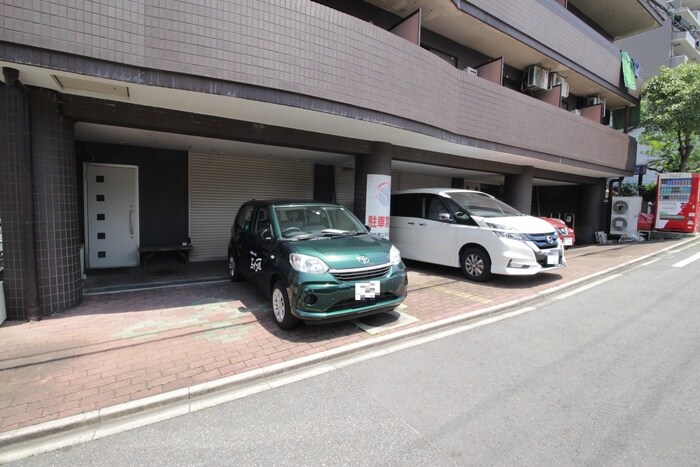 物件外観写真4　(駐車場)