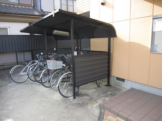 物件外観写真3　(駐輪場)