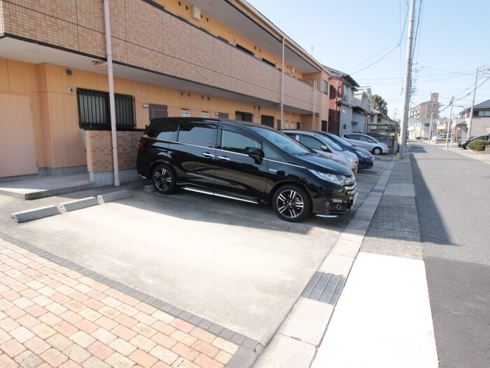 物件外観写真5　(駐車場)