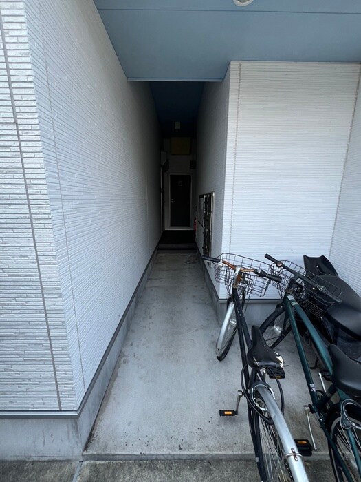 物件外観写真4　(エントランス部分)