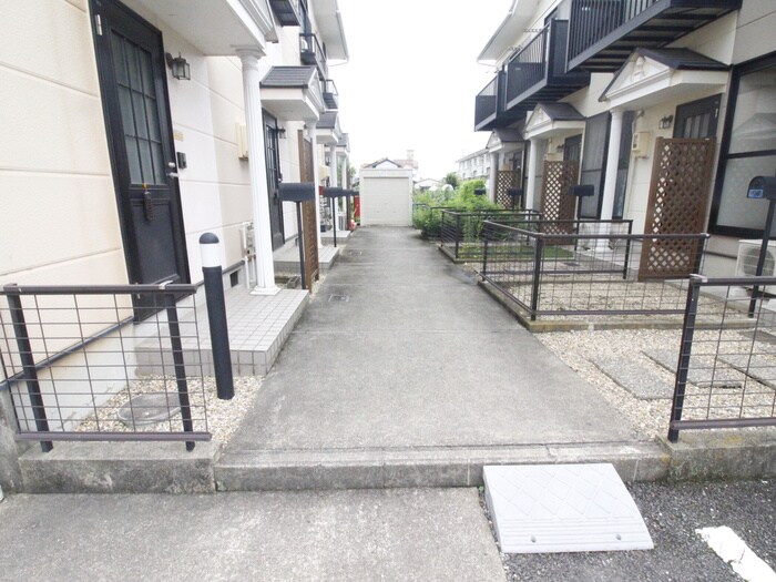 物件外観写真2　(エントランス部分)